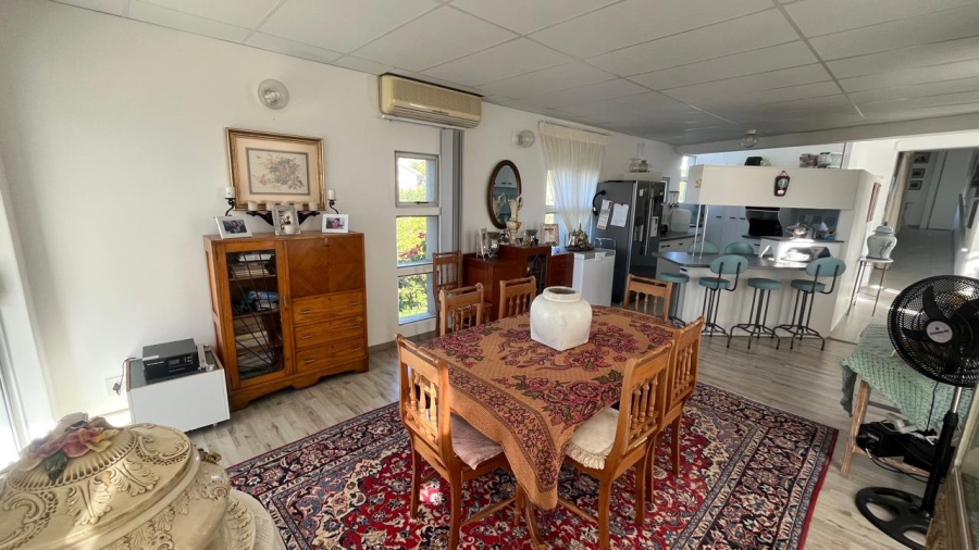 3 Bedroom Property for Sale in Wavecrest Eastern Cape